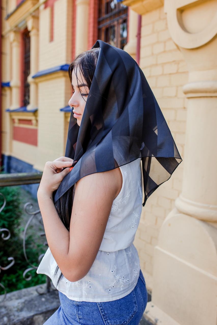 Церковний жіночий хустку на голову красивий, атласний з шифоном в смужку чорного кольору