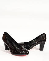 Женские черные лаковые туфли, на устойчивом каблучке.38=24см