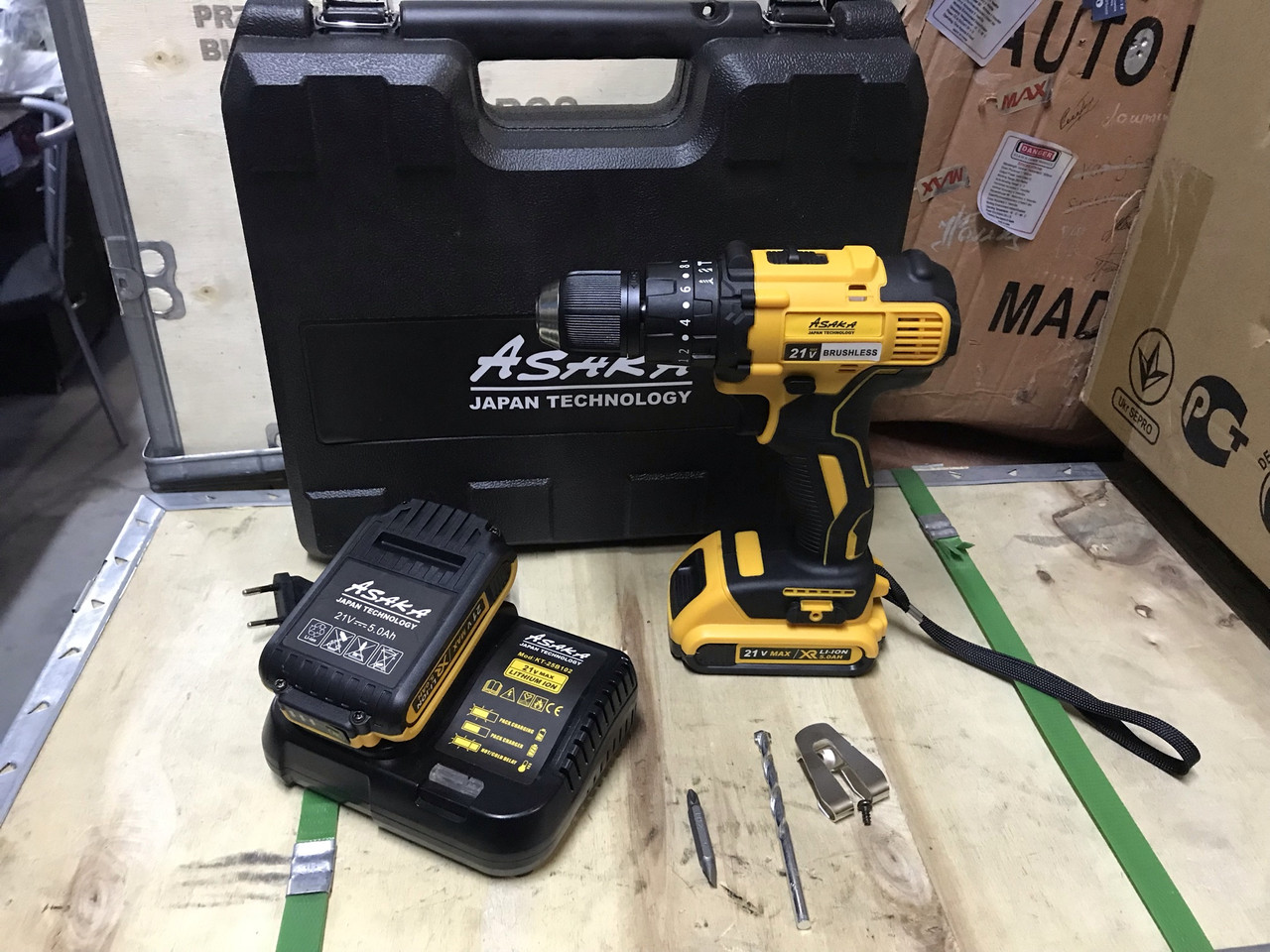 Шуруповерт акумуляторний ASAKA ID7115