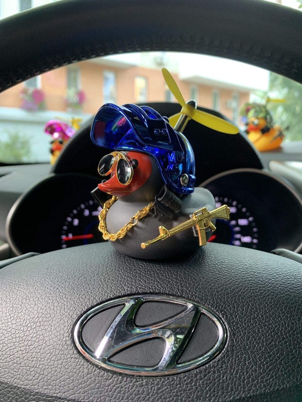 Качка в машину Funny Duck з автоматом у подарунковій коробці