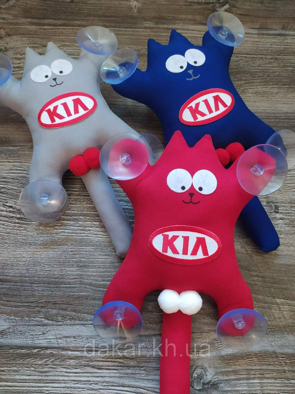 Кіт Саймона Kia на присосках в автомобіль Кіа