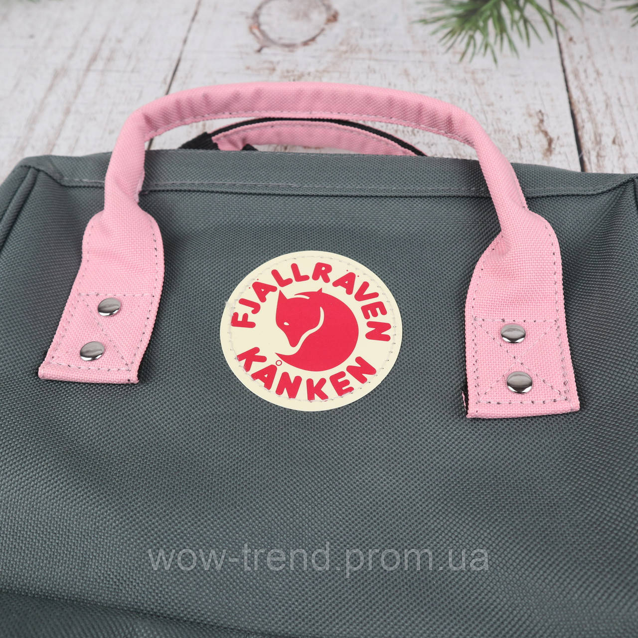 Рюкзак Fjallraven Kanken Klassic 16л серый с розовым / Школьный портфель Канкен Totepack 16л (Полиэстер) - фото 2 - id-p1465997269