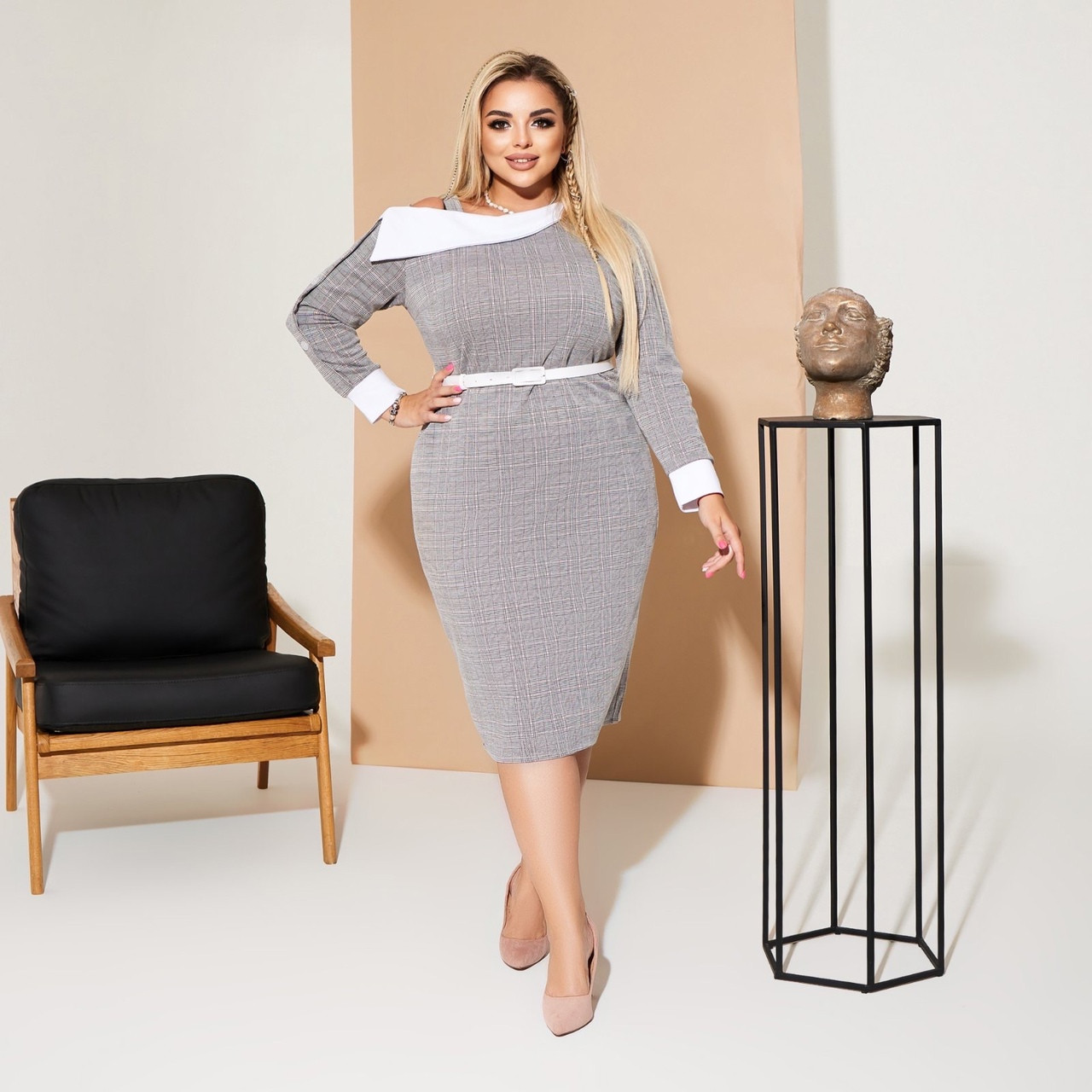 Сукню нижче коліна з рукавом БАТАЛ