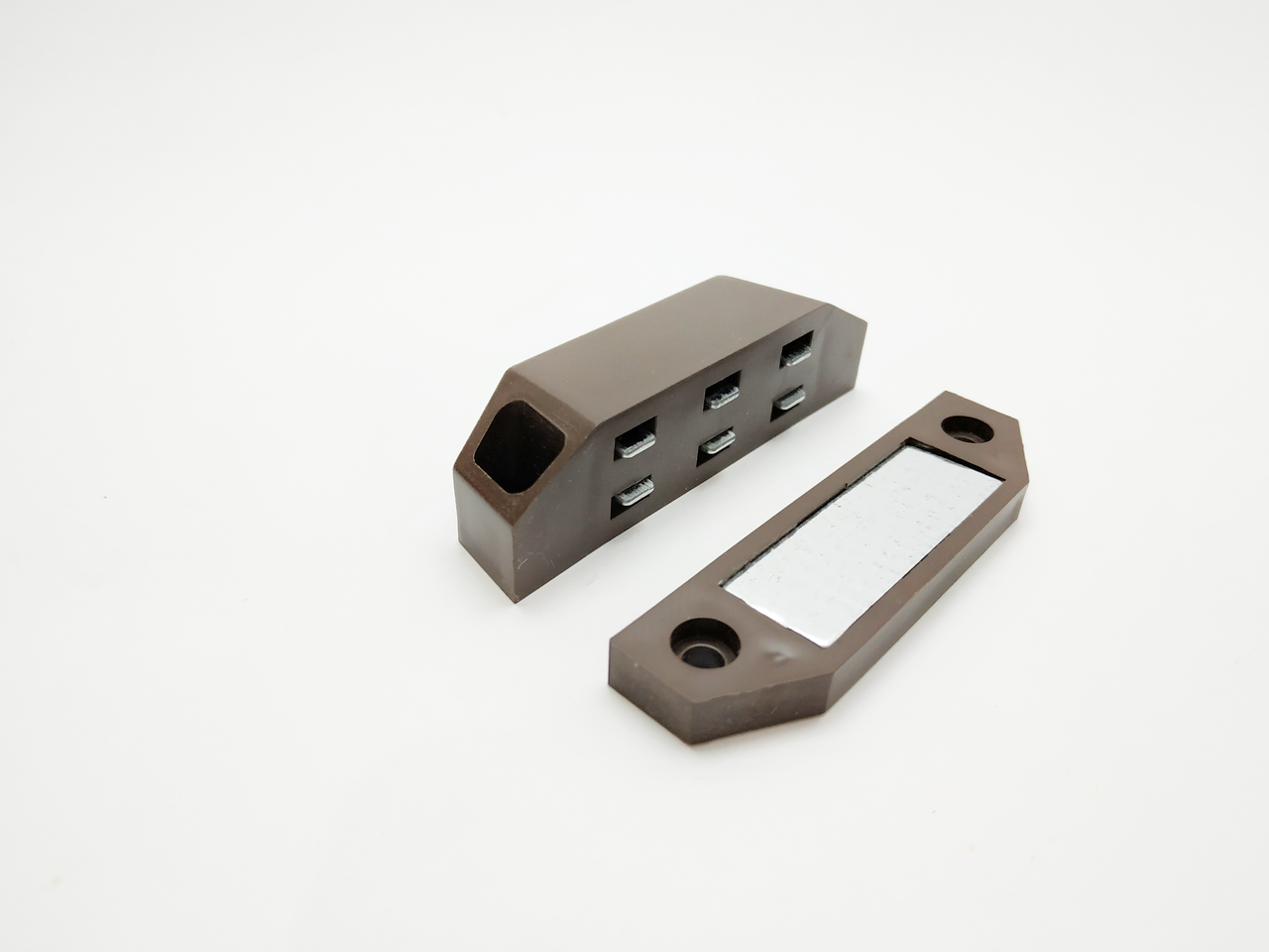 Магніт меблевий для дверей шафи фіксуючий, магнітна защіпка велика коричнева, фото 1