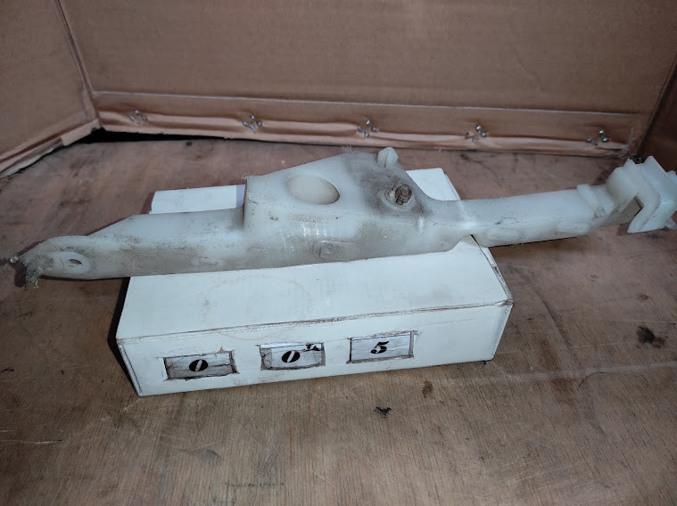 No5 Б/в кронштейн бампера передній правий 7700419768 для renault Laguna 93-00