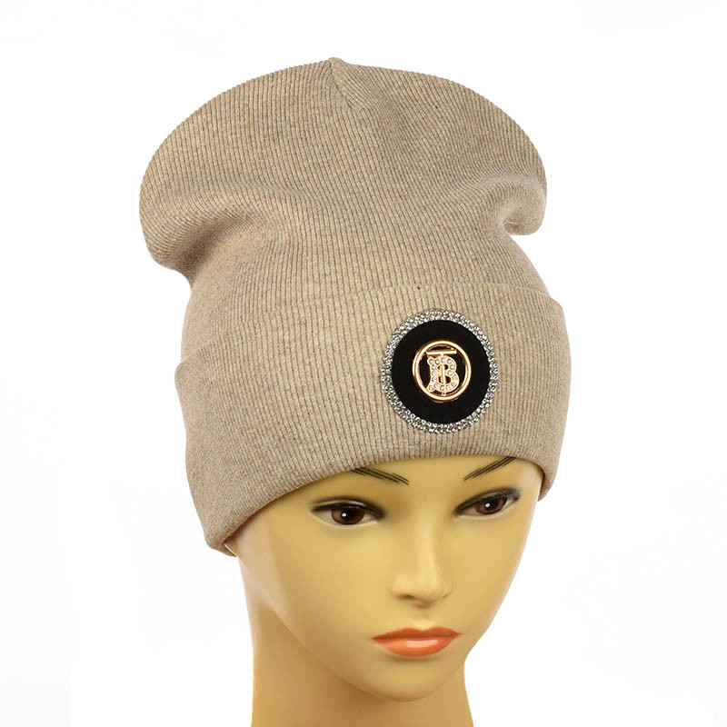 Молодіжна шапка з декором "VLTN"  бежевий