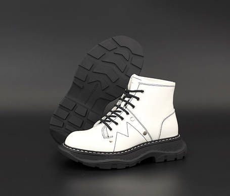 Жіночі демісезонні черевики Alexandr Mcqueen Boots White Олександр Макквін білі з натуральної шкіри, фото 1