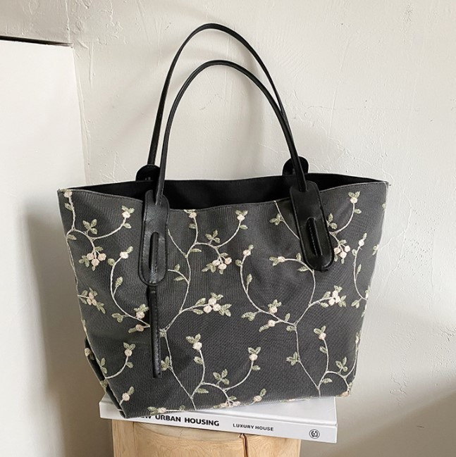 Сумка жіноча з Квіточками Чорна