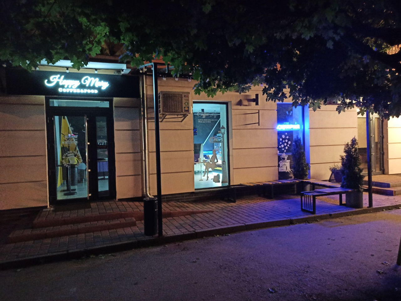 Світлодіодна лед неонова вивіска. Виготовлення світлових вивісок для кафе.