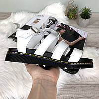 Женские босоножки Sandals Dr. Martens белые кожаные сандали с пряжками белыми на черной подошве