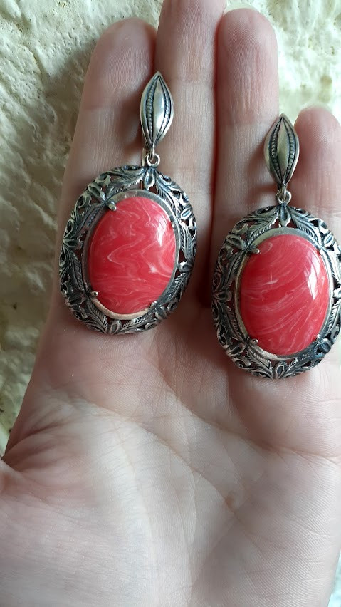 Сережки висюлі з реконструйованим рожевим коралом, фото 1