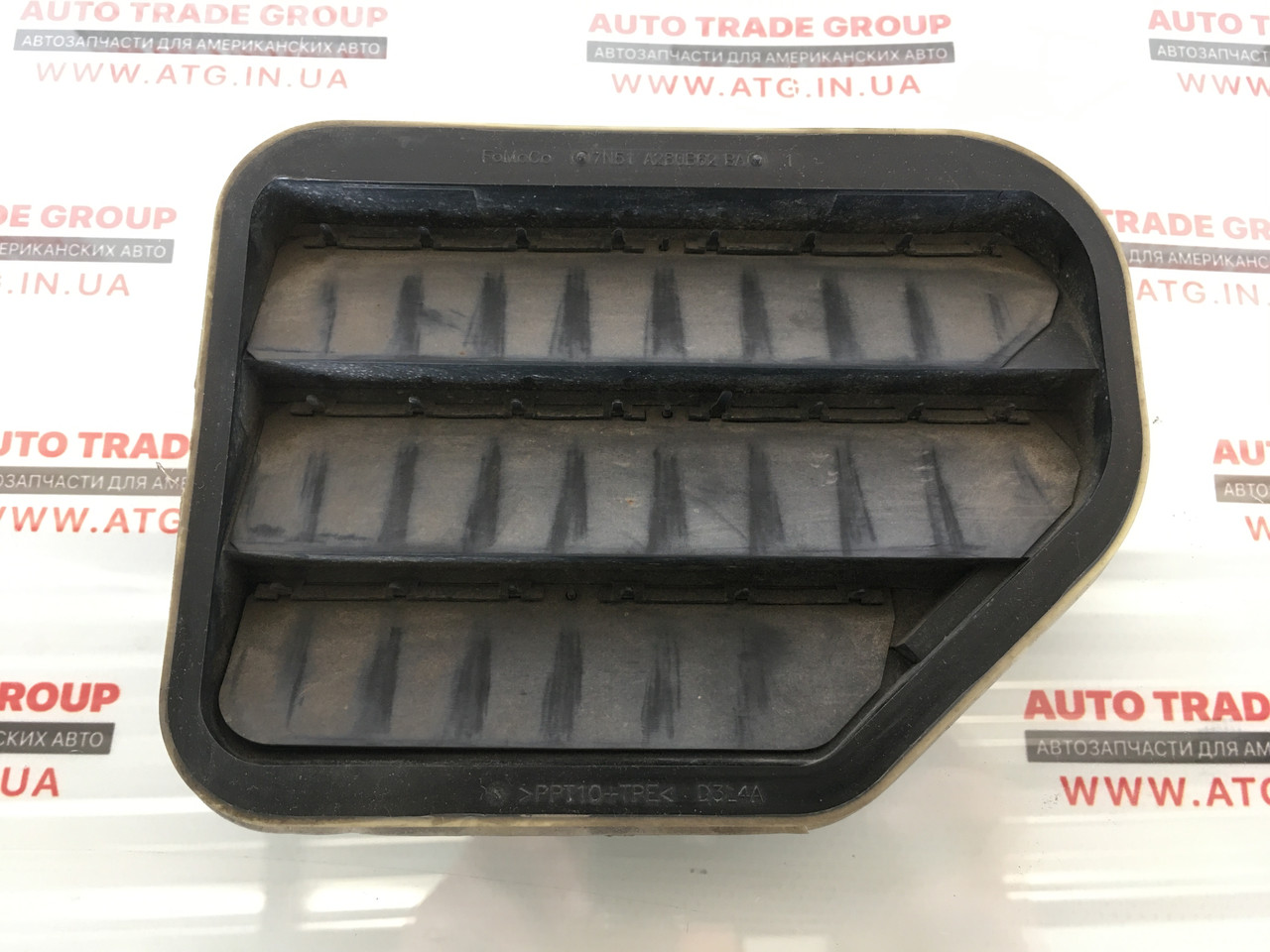 Щиток вентиляції правий Ford C-Max Hybrid 13-18 оригінал б/у 7N5Z-58280B62-D