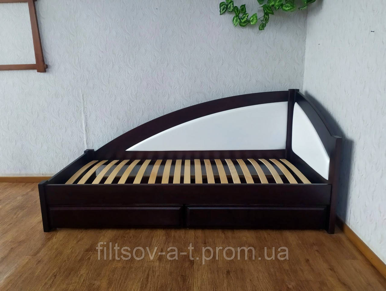 Угловая деревянная диван тахта с мягкой спинкой из массива дерева "Радуга Премиум" от производителя 90х190, венге - фото 3 - id-p1467849264