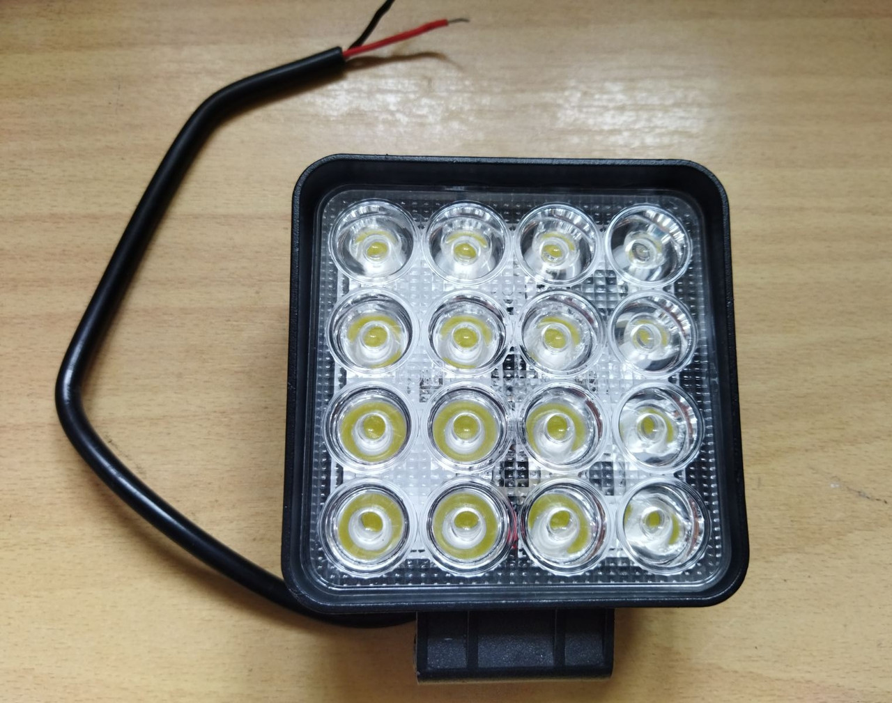 Світлодіодна LED фара шестикутна 48W 16 діодів, вузький промінь