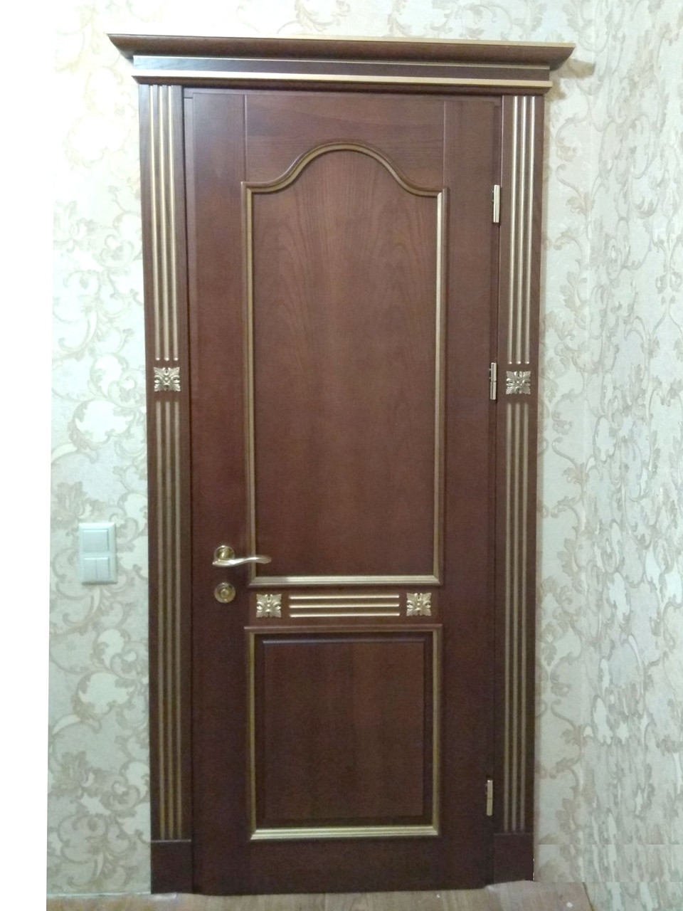 Класичні міжкімнатні двері з патиною