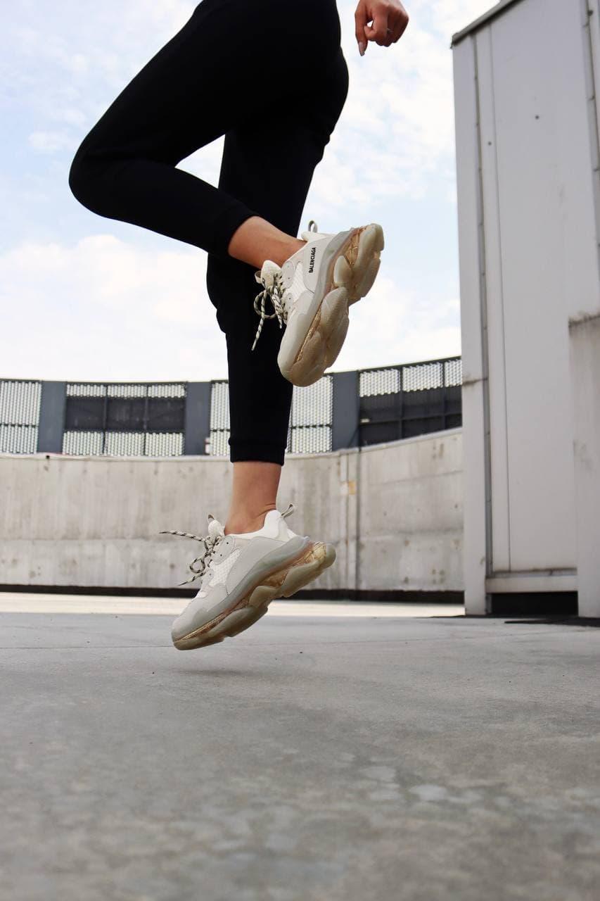 Yeezy hotsell triple s