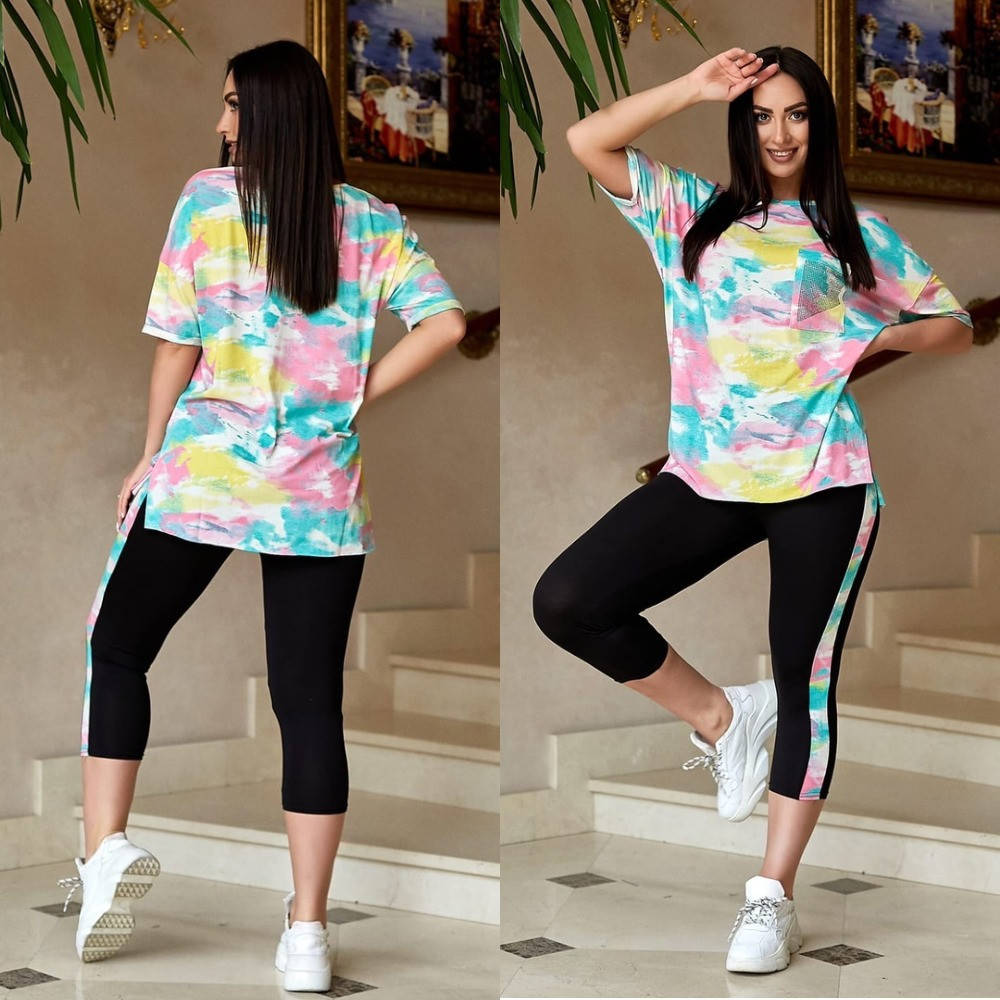 

Женский батальный летний спортивный костюм тайдай с капри.