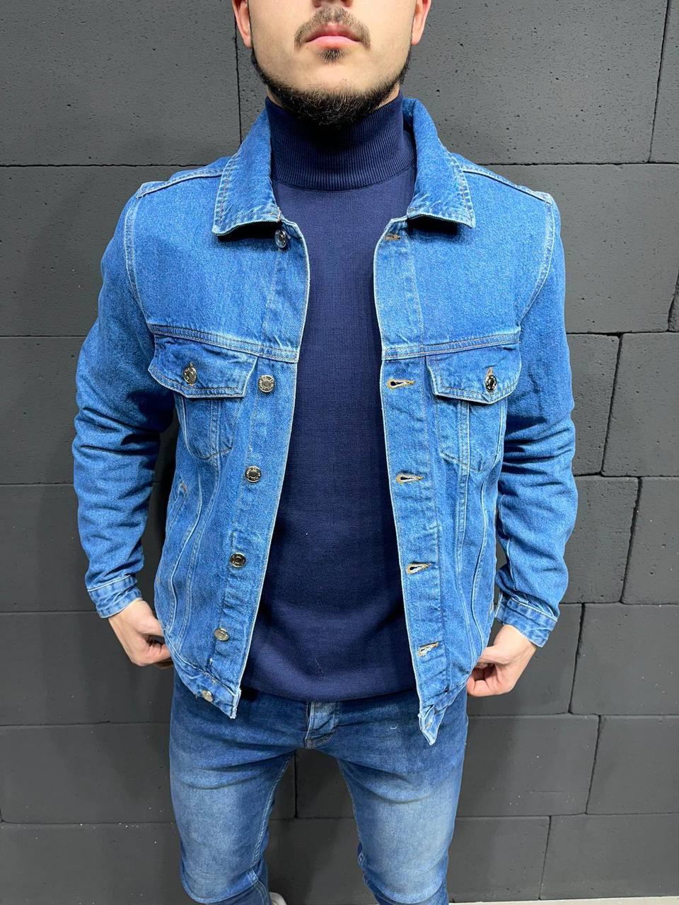 Синій чоловічий джинсовий піджак на гудзиках демісезонний однотонний
