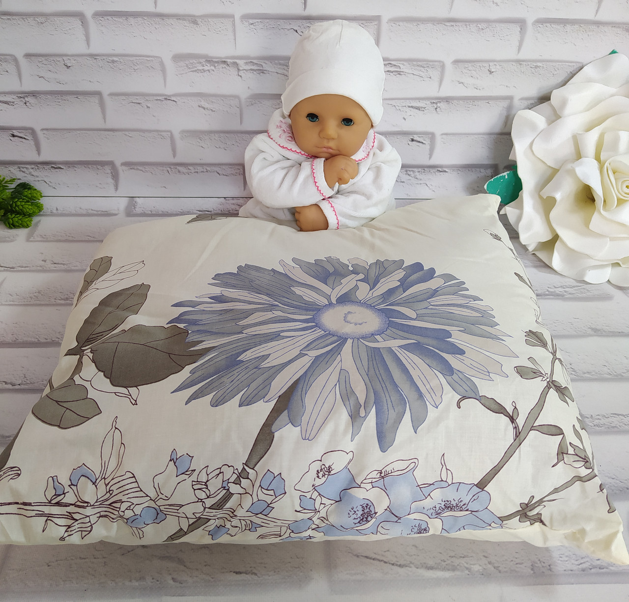 Подушка дитяча для сну 50х50 см наповнювач синтепон тканина Бязь Голд (Х-501)