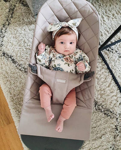 Топовий помічник у догляді за дитиною - шезлонг BabyBjorn