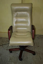 Пертяжка крісла в шкіру дніпропетровськ