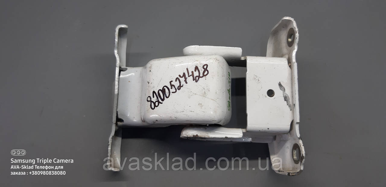 Петля задніх дверей оригінал 8200527428 RENAULT