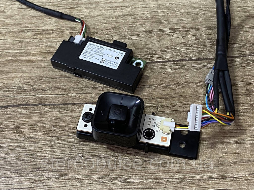 WI-Fi модуль BN59-01161A та кнопка вмикання для телевізора Samsung UE55F8000 Original