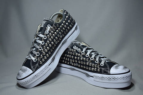 Adidas con le borchie deals