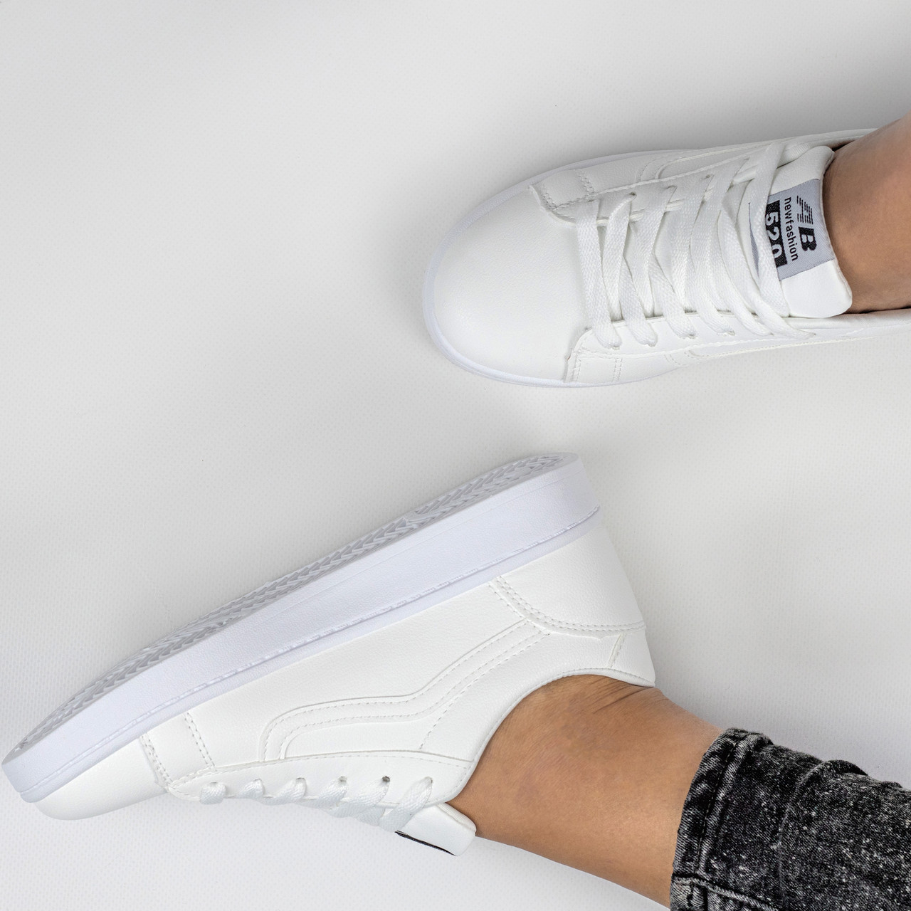 Білі кеди спортивні жіночі з екошкіри маломірні на шнурівці Woman's heel, фото 1