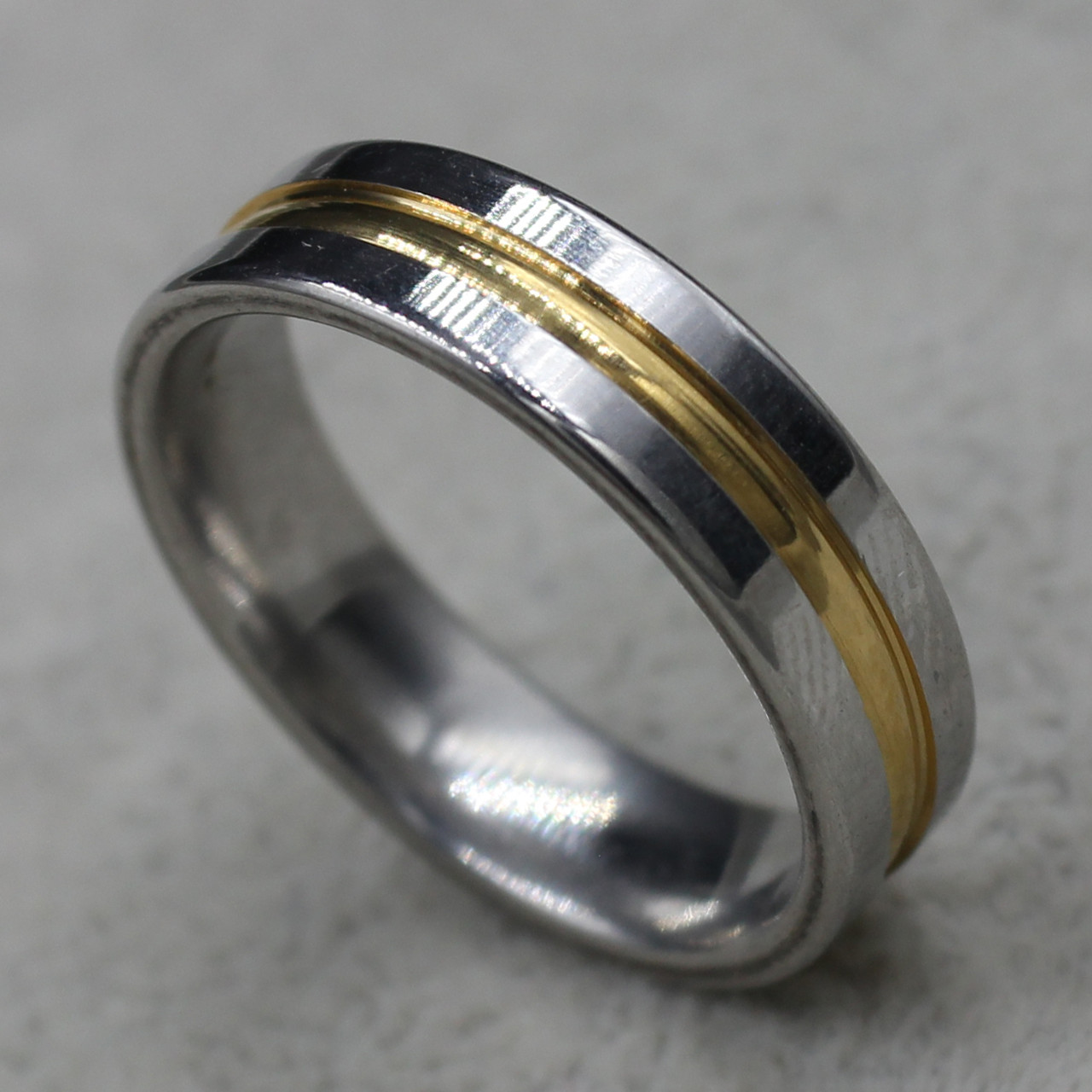 Кольцо серебристое с полоской из ювелирной медицинской стали от Stainless Steel марка 316 L ширина 6 мм