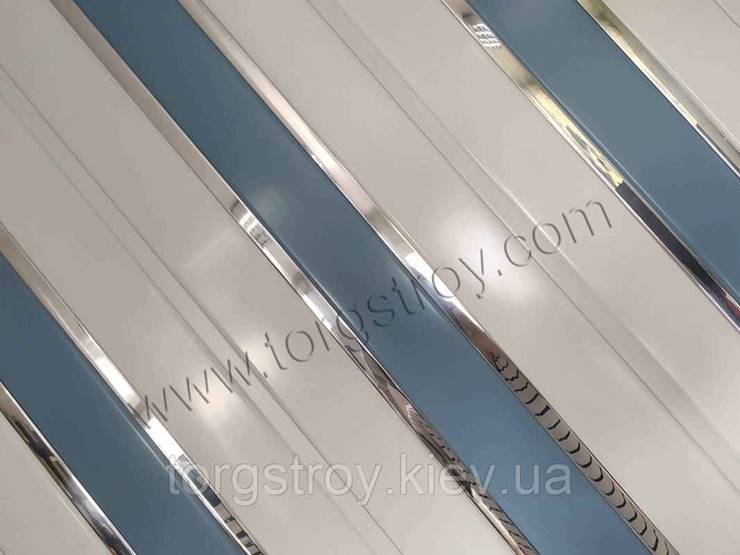 Реечный подвесной алюминиевый потолок: синий с белым и с сатиновой хромовой вставкой - фото 3 - id-p1421602000