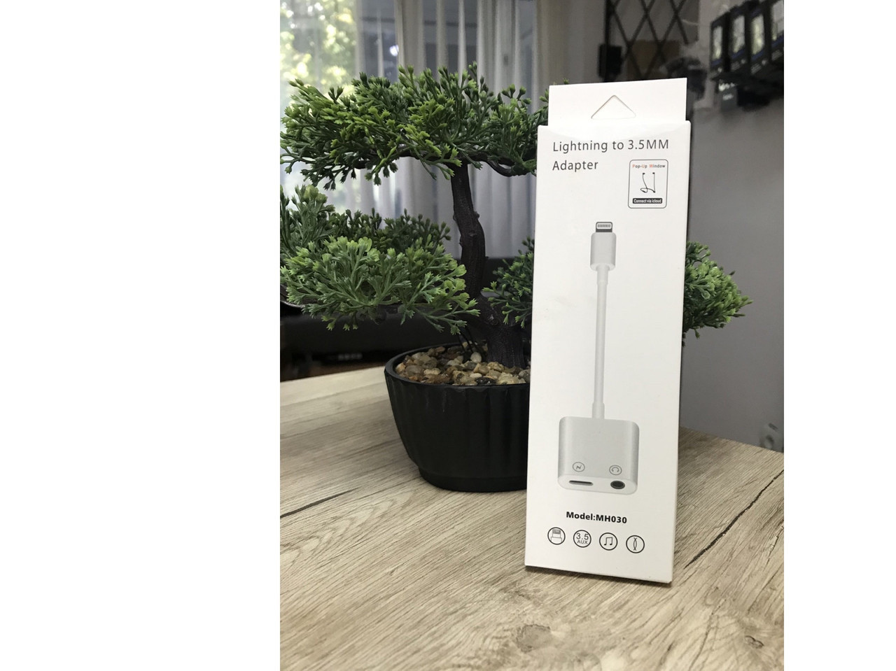 Перехідник MH030 - 3.5 MM AUX + зарядка IPhone