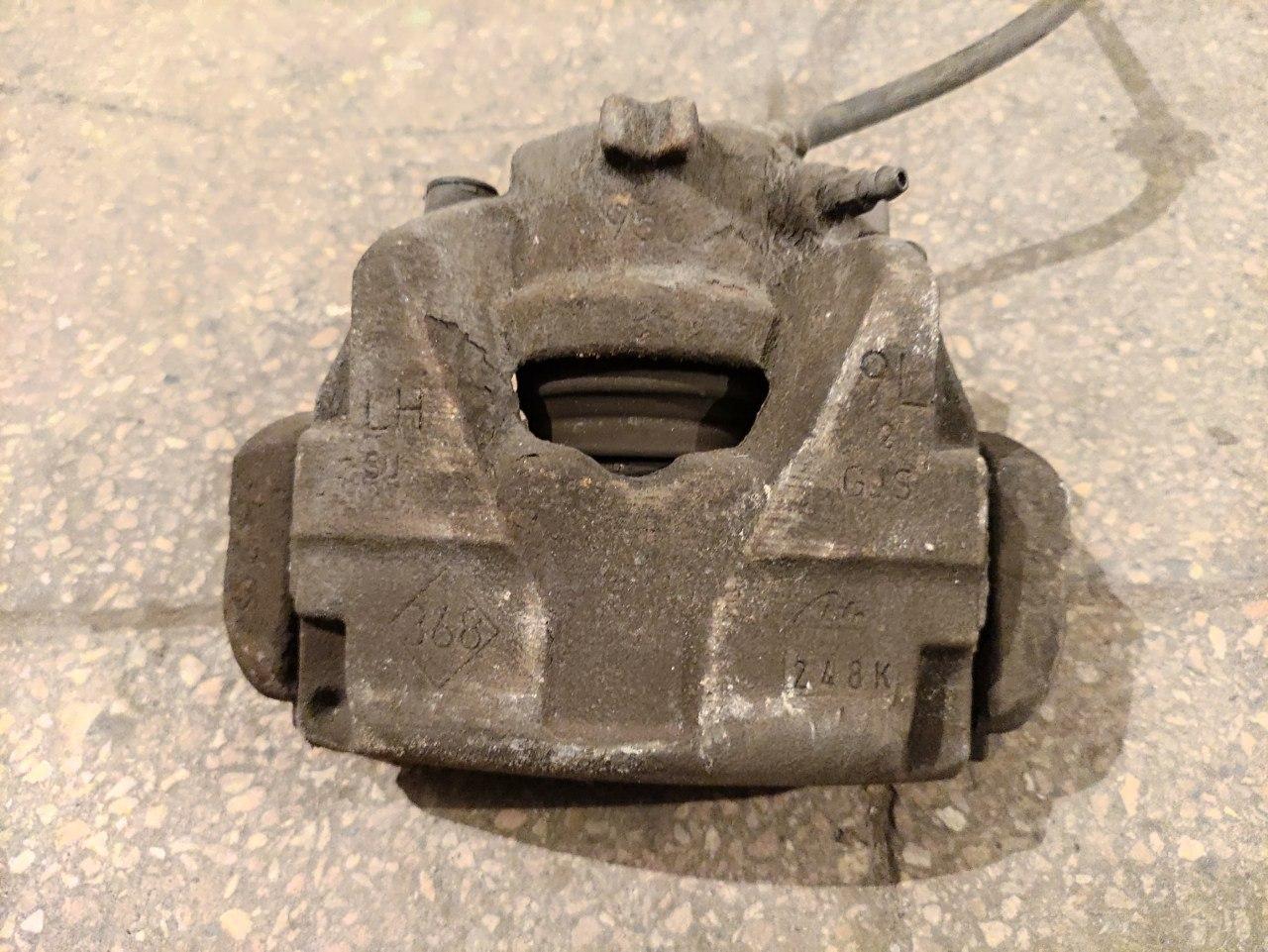 Супорт передній лівий Renault Megane 3, 2008-2016, 410111495R (Б/У)