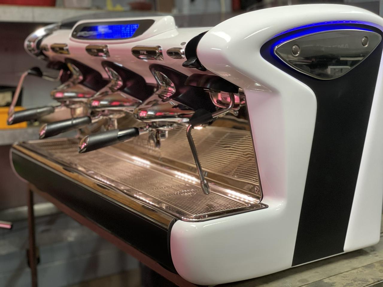 Професійна кавомашина Faema Emblema 3 gr