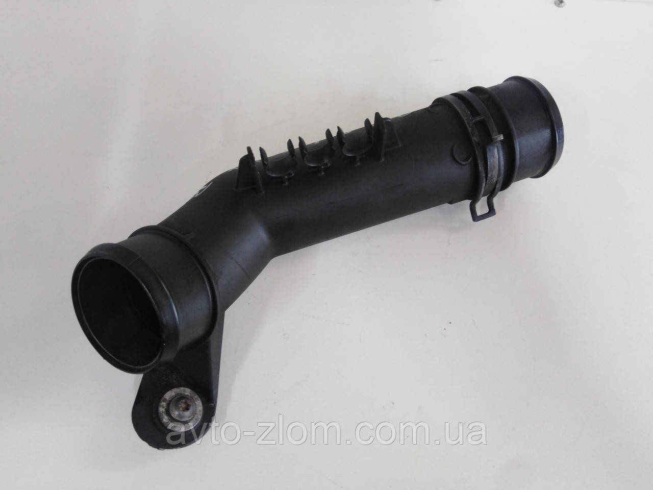 Патрубок інтеркулера Volkswagen Caddy, Golf 5, Passat B6, Touran 1,9 — 2,0 TDI. 3C0145770B., фото 1