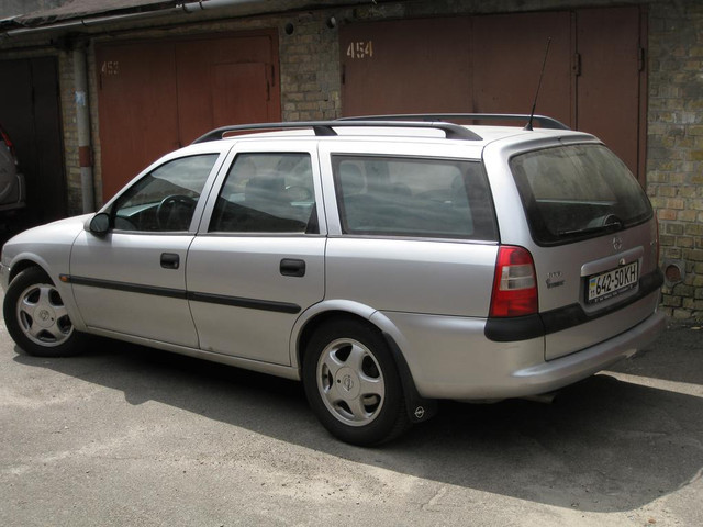 Бампер задній ґрунтований Opel Vectra-B Caravan (універсал) до 1998 р.в.