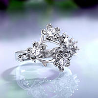 Серебряное женское кольцо в виде красивых белых цветков и белых цирконов размер 18