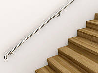 Двойной металлический поручень на двух стойках для лестницы на крыльце