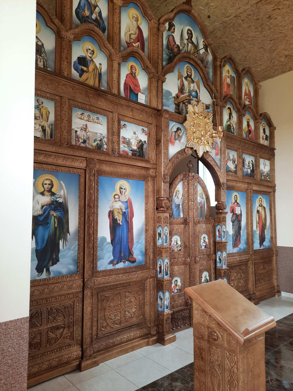 Іконостас для храму в старослов'янському стилі