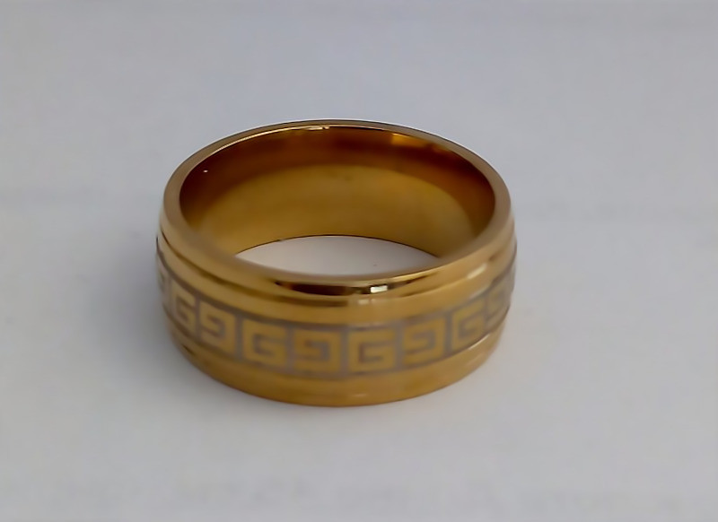 Сталевий перстень з грецьким орнаментом. Позолота 18К. Розміри: 17р.