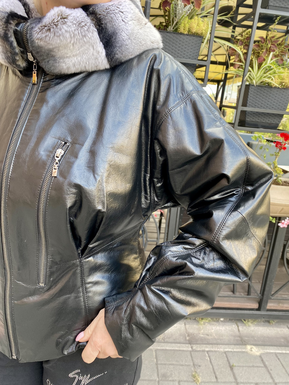 Женская куртка черная кожаная натуральная короткая с мехом шиншиллы - фото 6 - id-p32090091