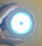 Світлодіодний світильник  з датчиком руху на батарейках, фото 3