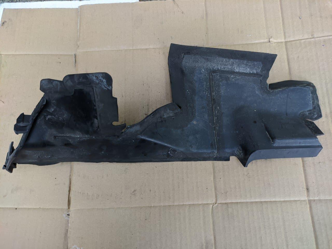 Дефлектор радіатора (лівий) Renault Megane 3, 1.9, 2008-2016, 214990020R (Б/У), фото 1