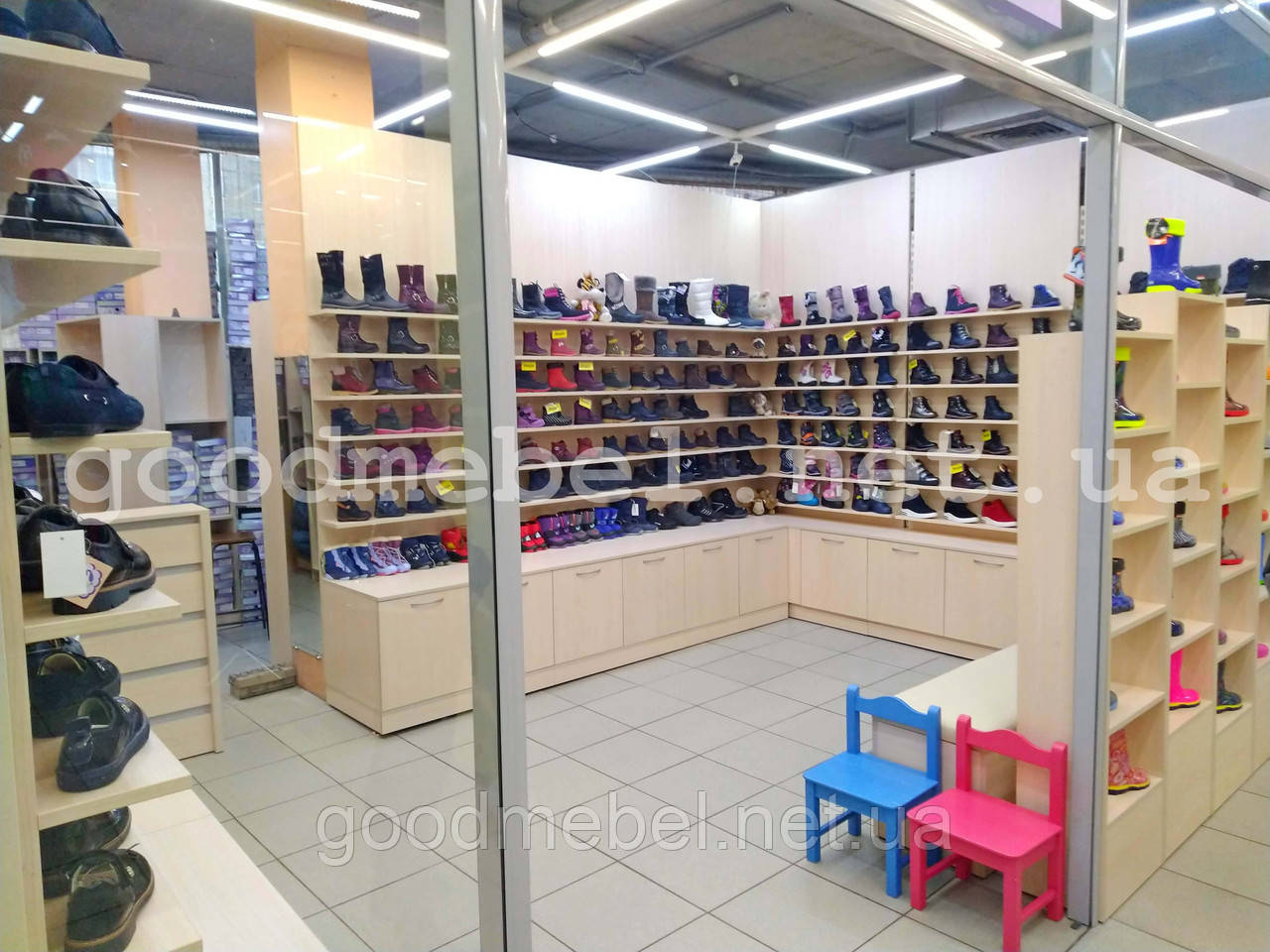 Стеллажи, витрины для обуви. Торговое оборудование обувного магазина ТО-156 - фото 4 - id-p1472531258