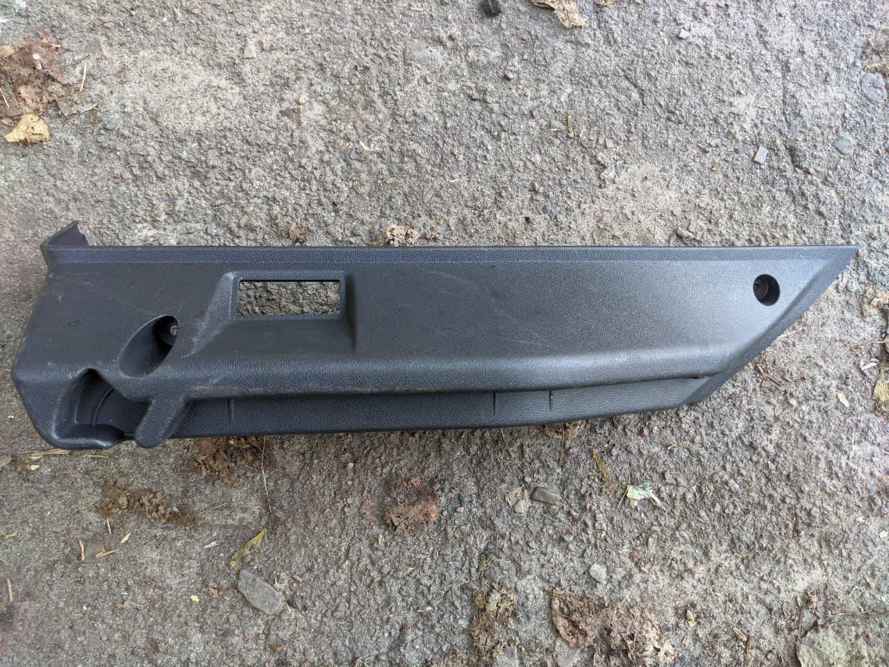 Кріплення полки багажника ліве (хетчбек) Renault Megane 3, 2008-2016, 799120005R (Б/У), фото 1