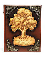 Родословная книга в кожаном переплете с накладкой из натурального тонированного вручную дерева