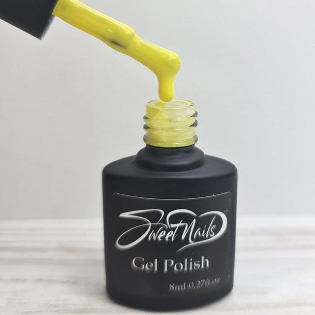 Гель лак для ногтей Sweet Nails желтый 