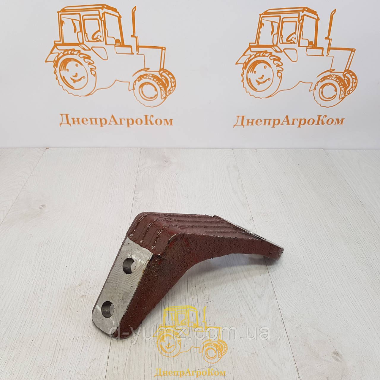 Кронштейн нижний левый (МТЗ, Беларусь) 80-6702068