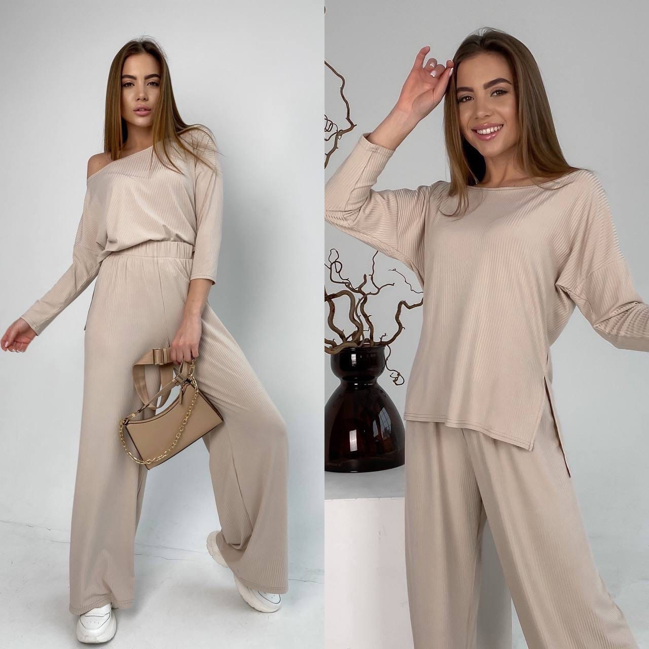 Костюм жіночий з трикотажу рубчик кофта з вирізом човник з розрізами з боків і брюки труби Da3935
