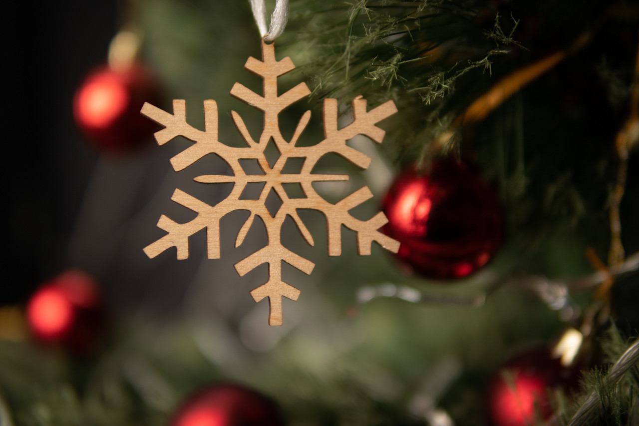 Новорічна іграшка з фанери дерев'яна. Сніжинка Мінімалізм - фото 1 - id-p1472895541